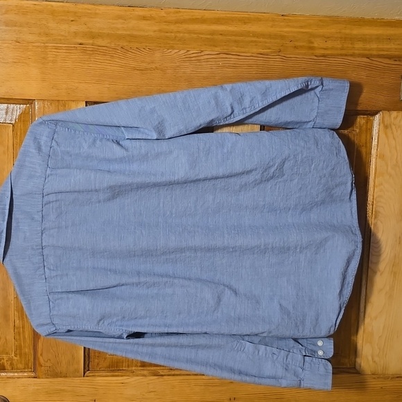 Eddie Bauer Long-sleeved button down blue shirt S - Picture 2 of 3